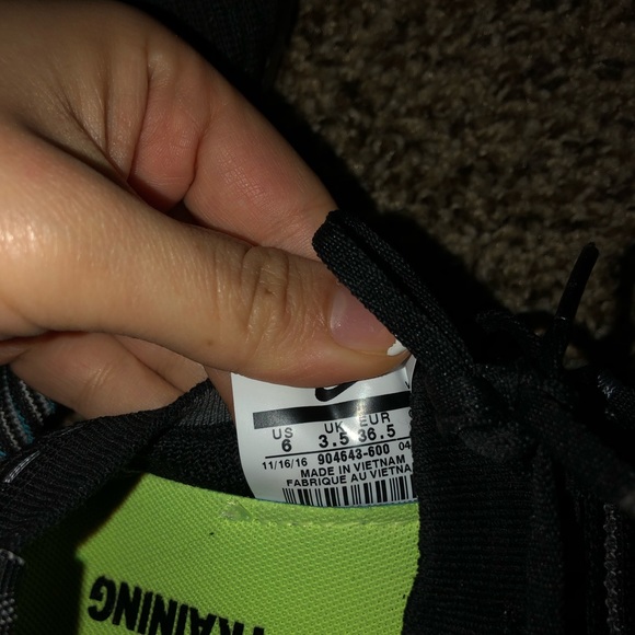 Nike flyknit shoes - Picture 4 of 4